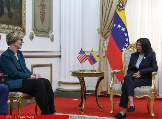 delcy-rodriguez-se-reune-con-jefa-de-mision-diplomatica-de-eu-en-caracas