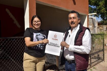 Javier Lamarque consolida en Cajeme certeza jurídica con entrega de escrituras a familias vulnerables