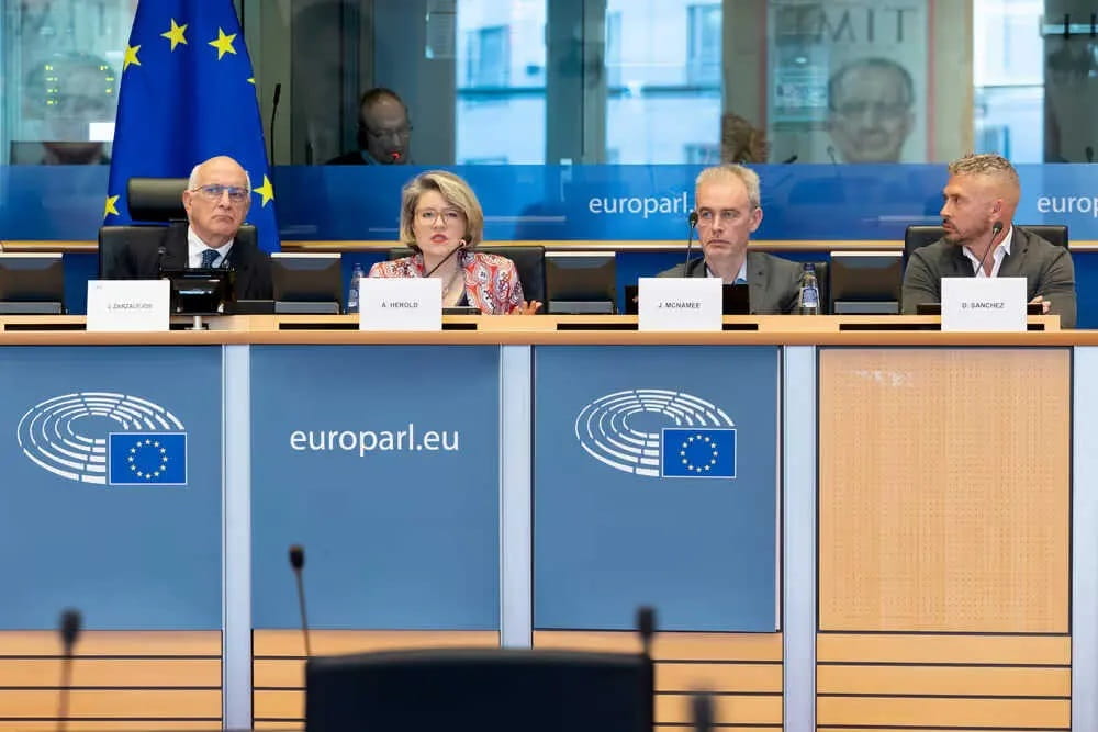 Bruselas enciende la alarma la IA crece 28 por ciento y asfixia al tráfico