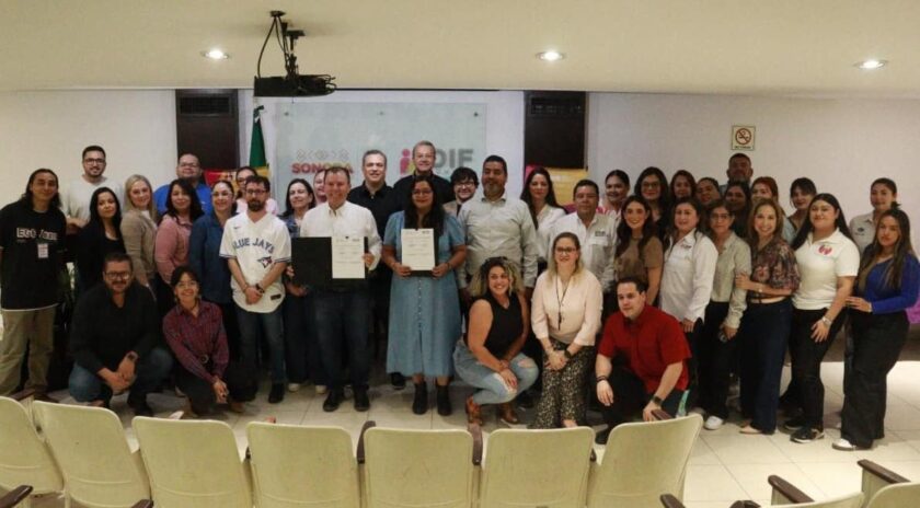 Sonora impulsa delfinoterapias para niñas y niños. (1)