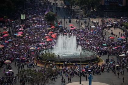 Con saldo blanco y asistencia de mas de 120 mil mujeres concluye marcha por el 8M en CDMX