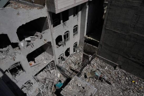 edificio dañado tras ataque aéreo en Teherán (1)