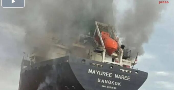 estrecho de ormuz.buque atacado (1)