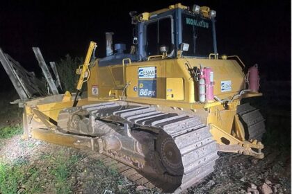 En acción de cateo en Bavispe, la AMIC recupera maquinaria pesada robada