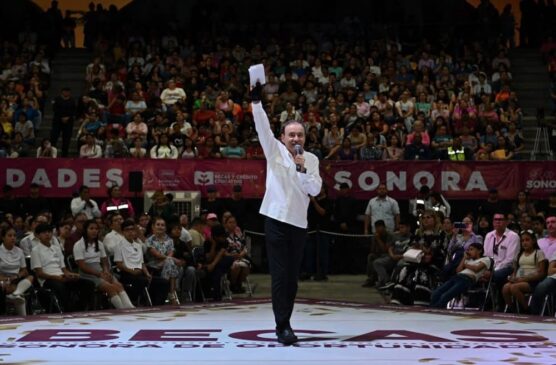 Gobernador Durazo impulsa becas universales para aliviar gasto familiar (1)