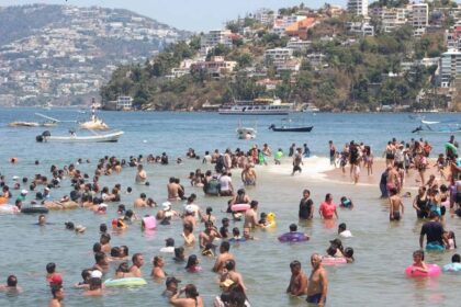El Sábado de Gloria las playas de Acapulco registran lleno total
