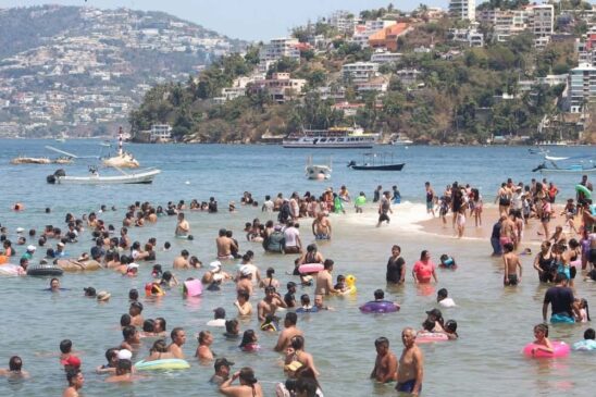 Playas de Acapulco. Lleno total (1)