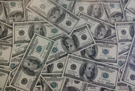 mucho dinero. mucha inflación (1)