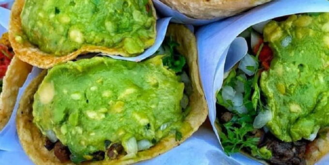 tacos de aguacate y carne (1)