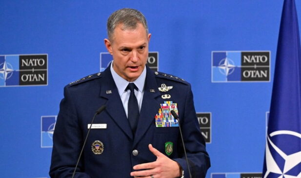 El general Alexus Grynkewich, (1)
