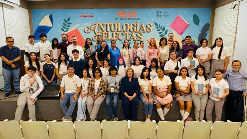 Estudiantes de Cobach hacen historia con la publicación de un libro (1)