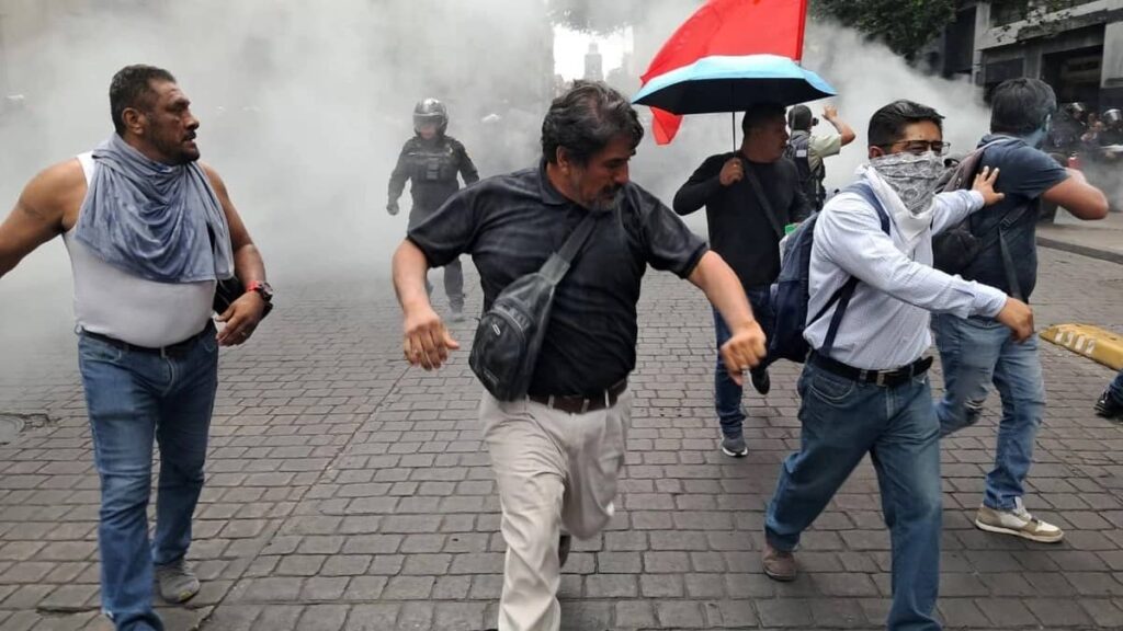 Sección 7 de la CNTE condena represión