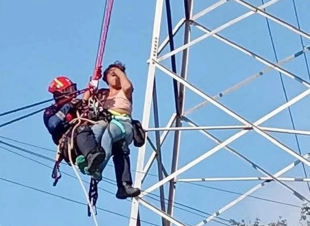 auxilian-a-mujer-que-amenazo-con-arrojarse-desde-una-torre