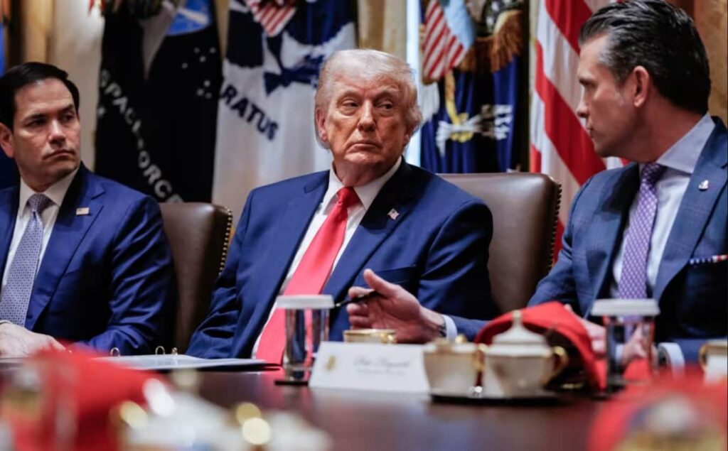 donaldo trump con sus marco rubio y Vance