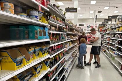 Sube tasa de inflación en EU y se coloca en 3.8%, la más elevada en tres años
