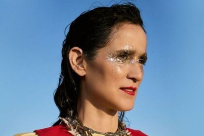 Julieta Venegas presenta nuevo álbum de estudio, se adentra al regional mexicano