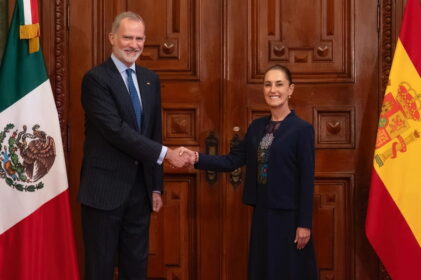 En Palacio Nacional, presidenta de México recibe al rey del España