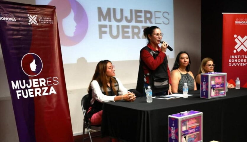 Entrega Gobierno de Sonora botiquines de Bienestar Menstrual .. (1)