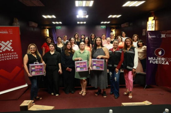 Entrega Gobierno de Sonora botiquines de Bienestar Menstrual .1. (1)