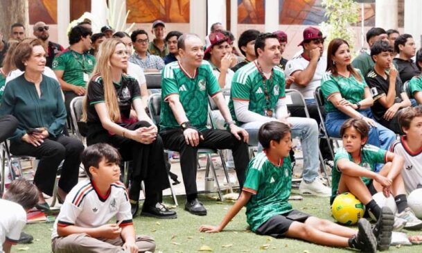 Gobernador Durazo vive la emoción del debut de México en la Copa Mundial de la FIFA 2026. (1)