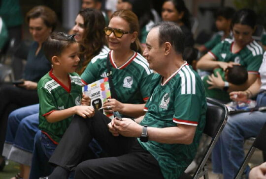 Gobernador Durazo vive la emoción del debut de México en la Copa Mundial de la FIFA 2026.. (1)