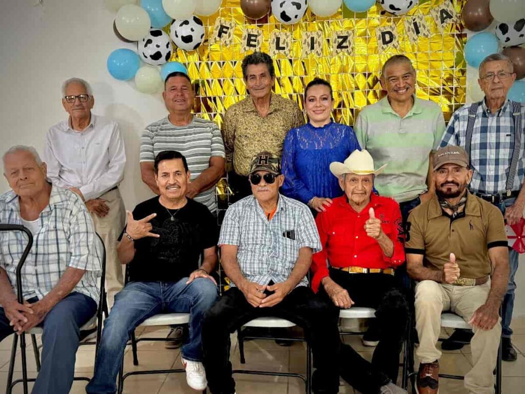 Sonora realiza festejo del Día del Padre para adultos mayores en el ISAAM. (1)