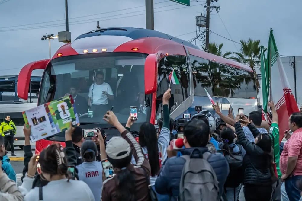 bienvenidos-aficionados-recibieron-calurosamente-a-la-seleccion-de-iran-en-tijuana_
