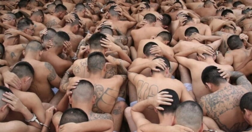 en-macrojuicio-tribunal-condena-a-prision-a-250-pandilleros-de-la-mara-salvatrucha-en-el-salvador (1)