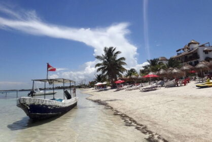 Sheinbaum anuncia que Mahahual tendrá protección para desarrollar ecoturismo comunitario