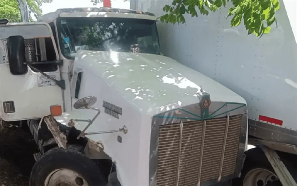 trailer-pierde-frenos-en-pleno-bloqueo-de-la-cnte-en-chiapas