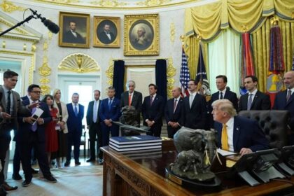 Trump convoca a fabricantes de armas para acelerar producción; le preocupa la reserva de misiles