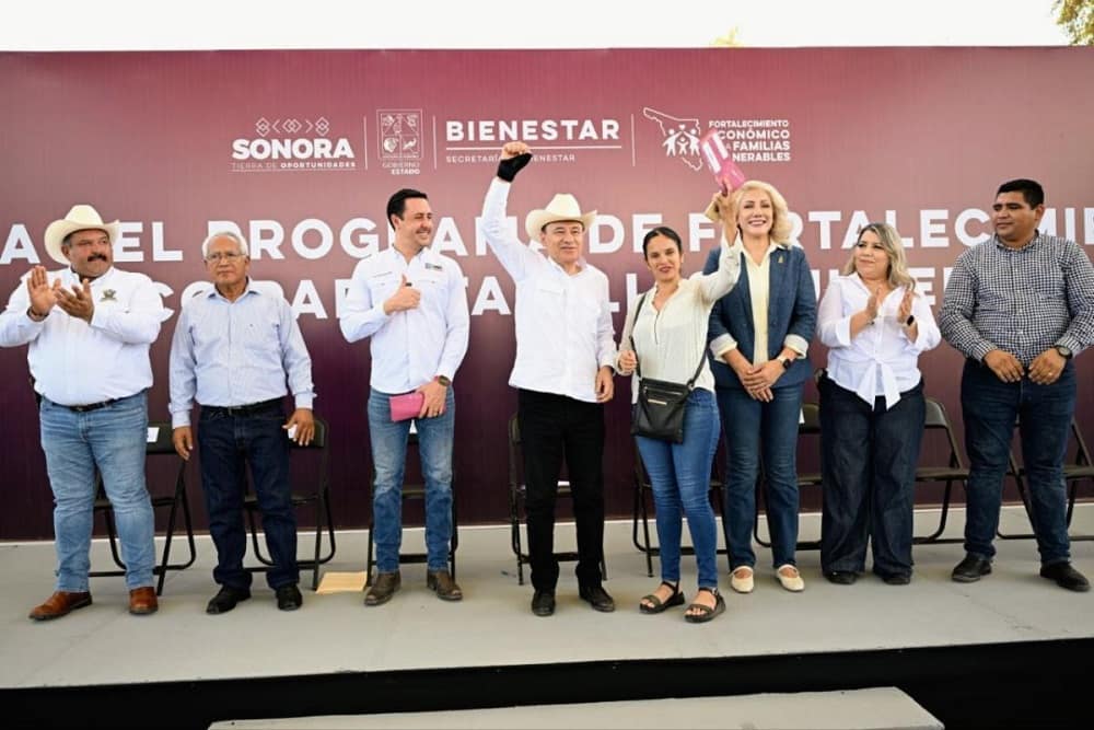 Cumple Durazo compromiso de apoyar a 16 mil familias vulnerables de Sonora.. (1)