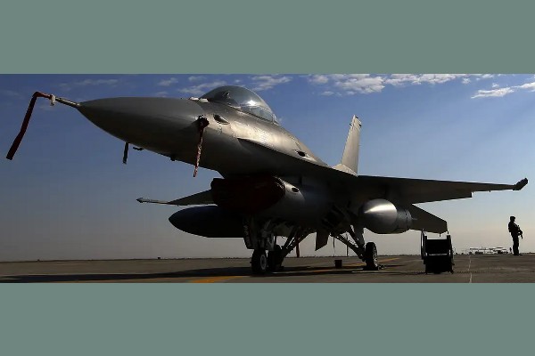 F-16 rumano