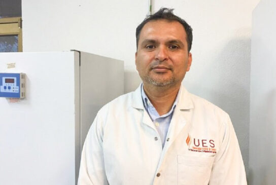 Investigador de la UES busca desarrollar empaques biodegradables antimicrobianos1 (1)