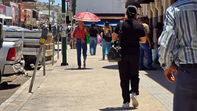 Las autoridades recomiendan mantenerse hidratado 1