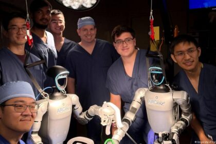 Robots humanoides operan a un cerdo vivo por primera vez