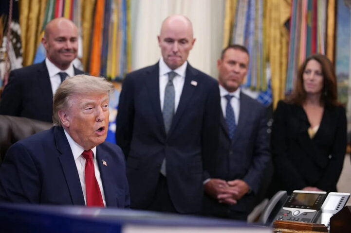 trump hablando en confereiencia