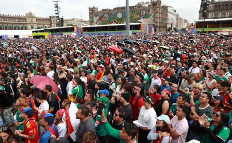 zócalo lleno hasta la coronilla (1)