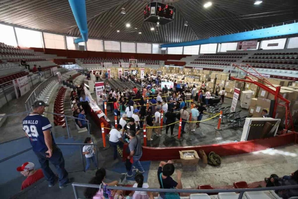 Entrega Gobernador Durazo más de 35 mil uniformes gratuitos en Cajeme. (1)