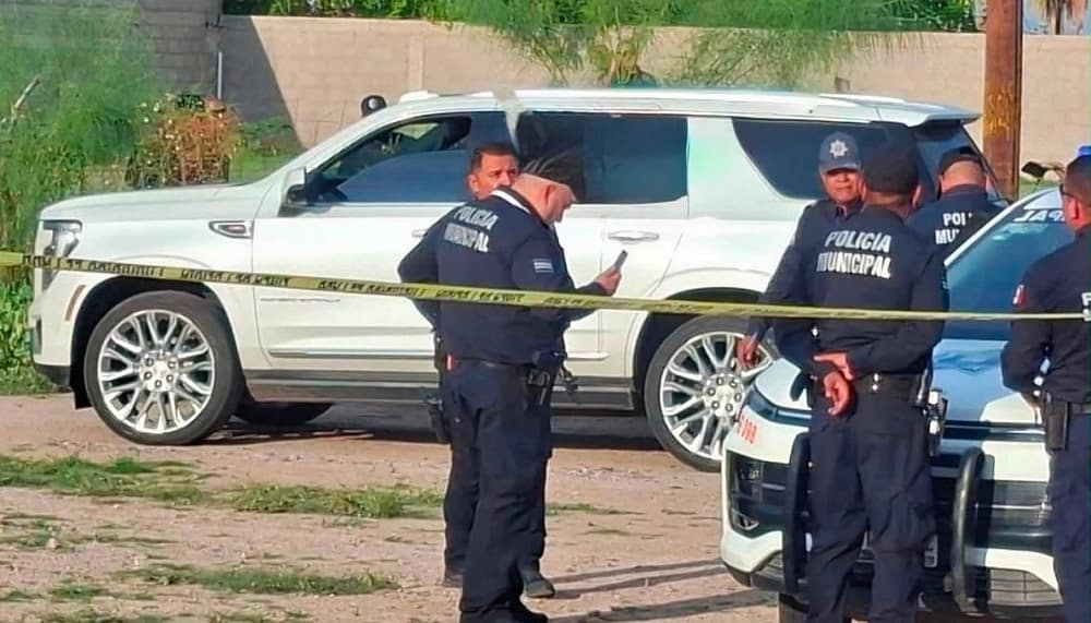 Hallan tres cuerpos dentro de una camioneta de lujo en Hermosillo