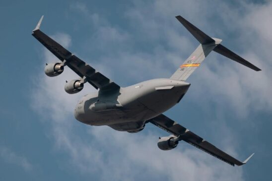 avion militar de EU aterriza en Moscú