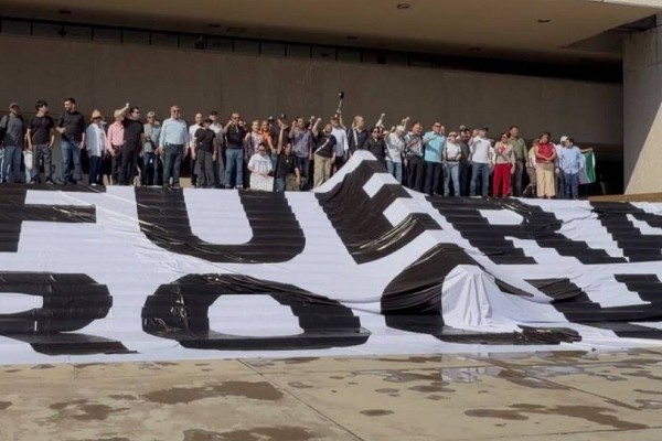 fuera rocha