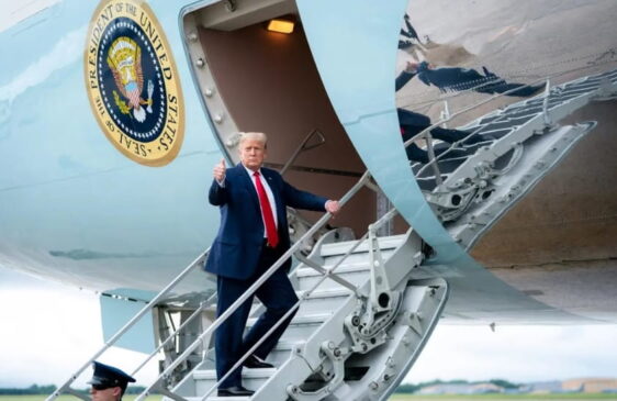 Trump impide subir a periodistas de cnn al avion presidencial