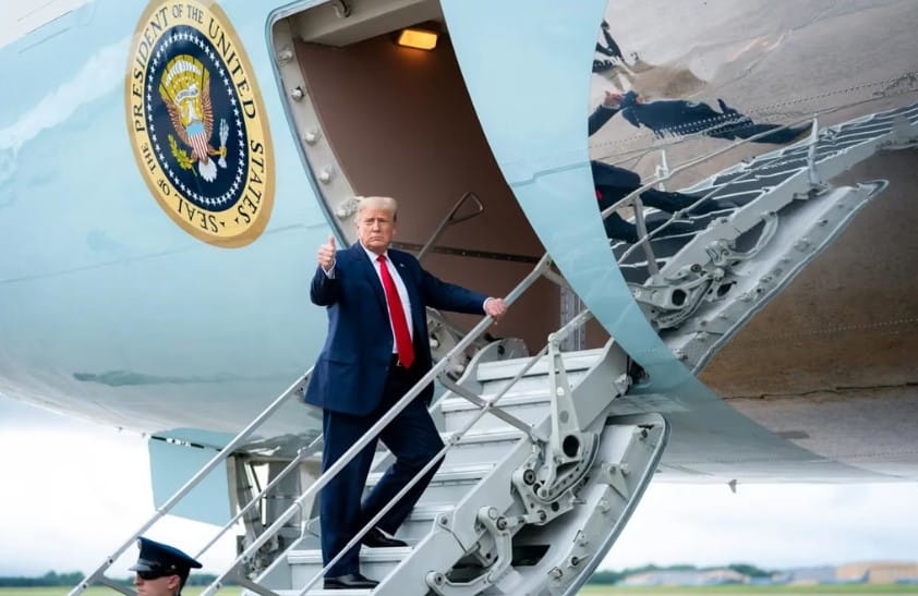 Trump impide subir a periodistas de cnn al avion presidencial