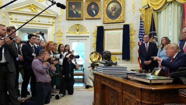 algunas cadenas de tv suspenden cobertura de Trump (1)