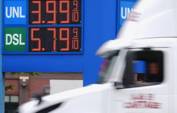 diesel-alcanza-precio-record-de-585-dolares-en-eu-por-la-guerra-con-iran