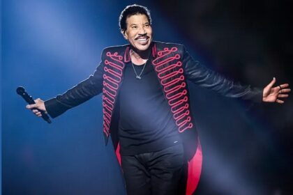 Lionel Richie sigue hospitalizado y en UCI