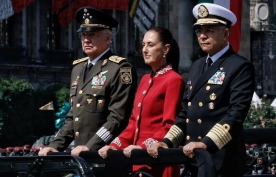 pressidenta de México junto a sec de Defensa y Marina (1)