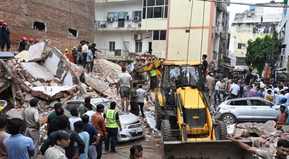 se derrumba edicio en la India. 5 estudiantes muren (1)
