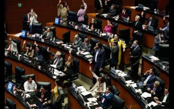 senado_avala_reforma_que_prohxbe_doble_nacionalidad_en_gubernaturas_y_presidencias (1)